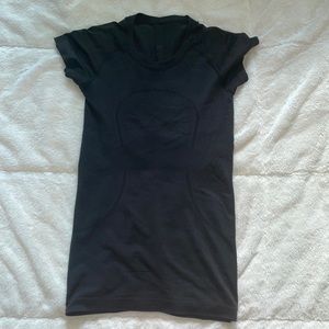 Black Lululemon swiftly tech size 4